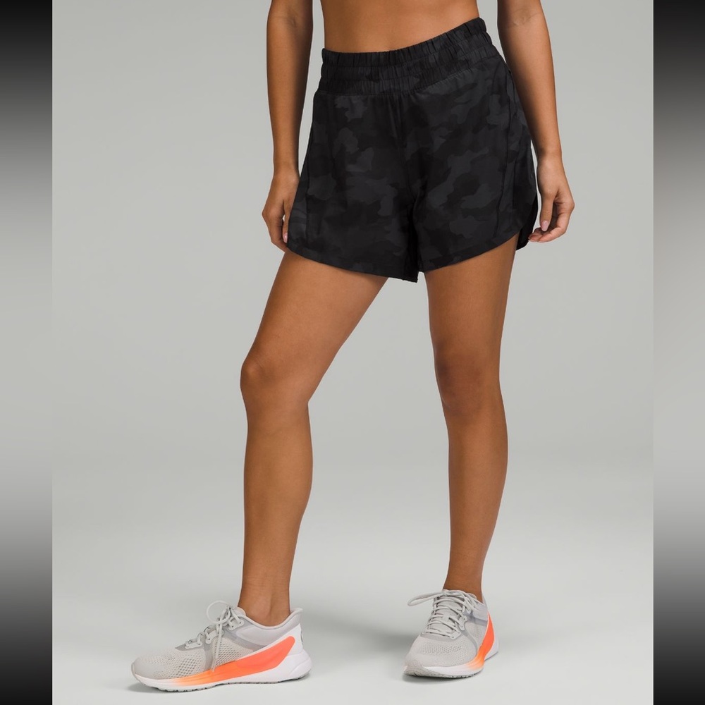 Lululemon Mid-rise Lined Shorts 5” Camo - Size 4